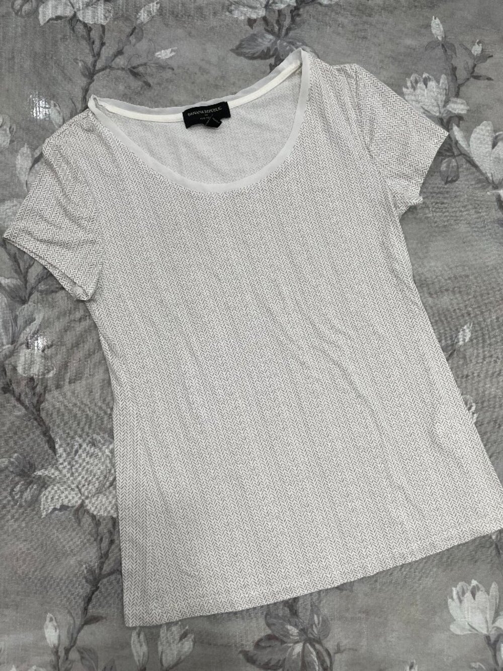 Banana Republic Luxe Touch Tee Womens Small Soft Stretch Minimal Everyday Top